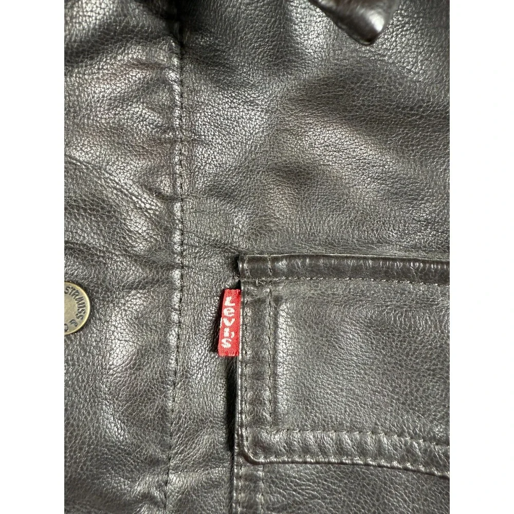 Levis snap moto