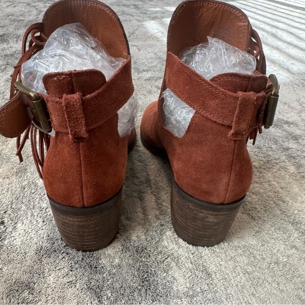 Lucky Brand ******light peeling