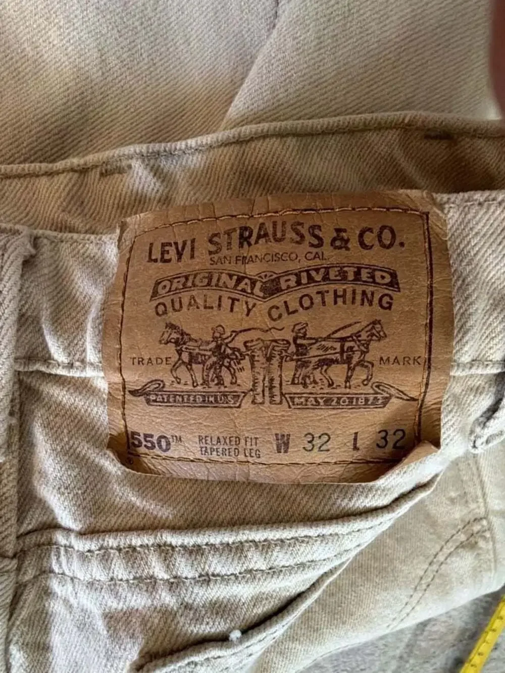 Levis tan staining