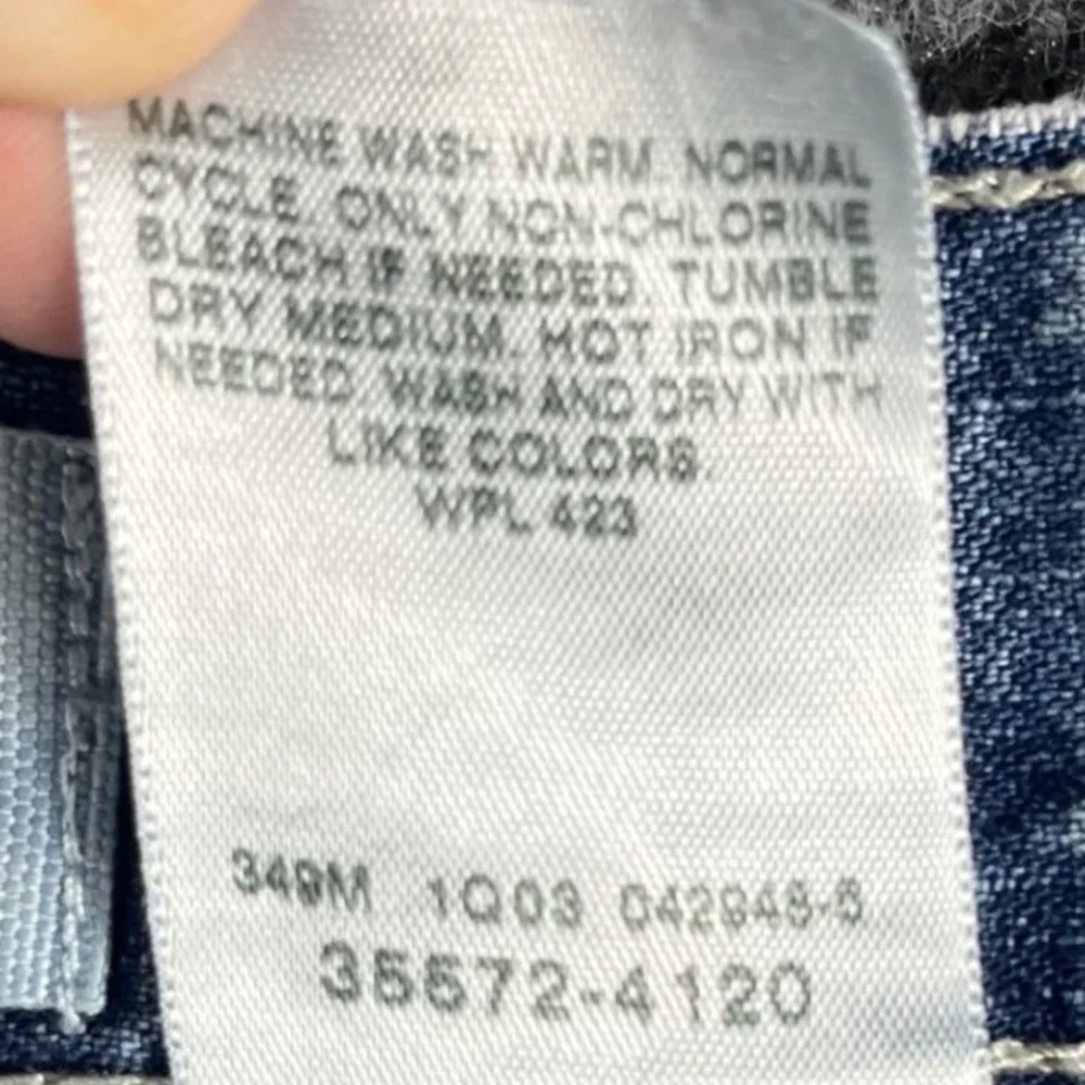 Levis levi worker