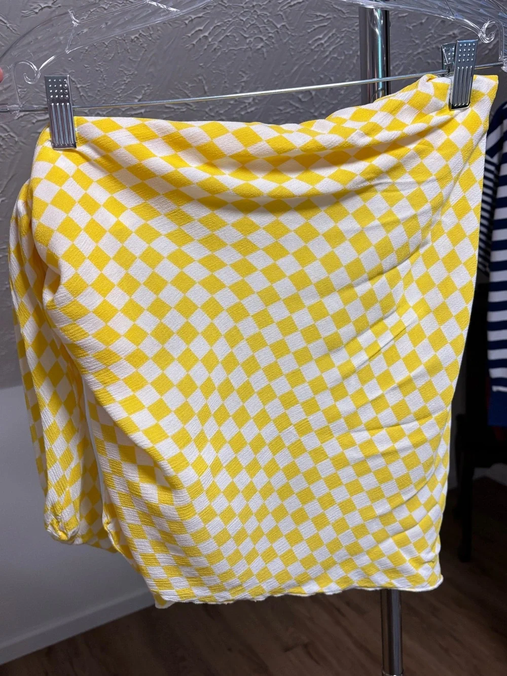 Dippin daisys nomad sarong, yellow checkered pattern. Size small