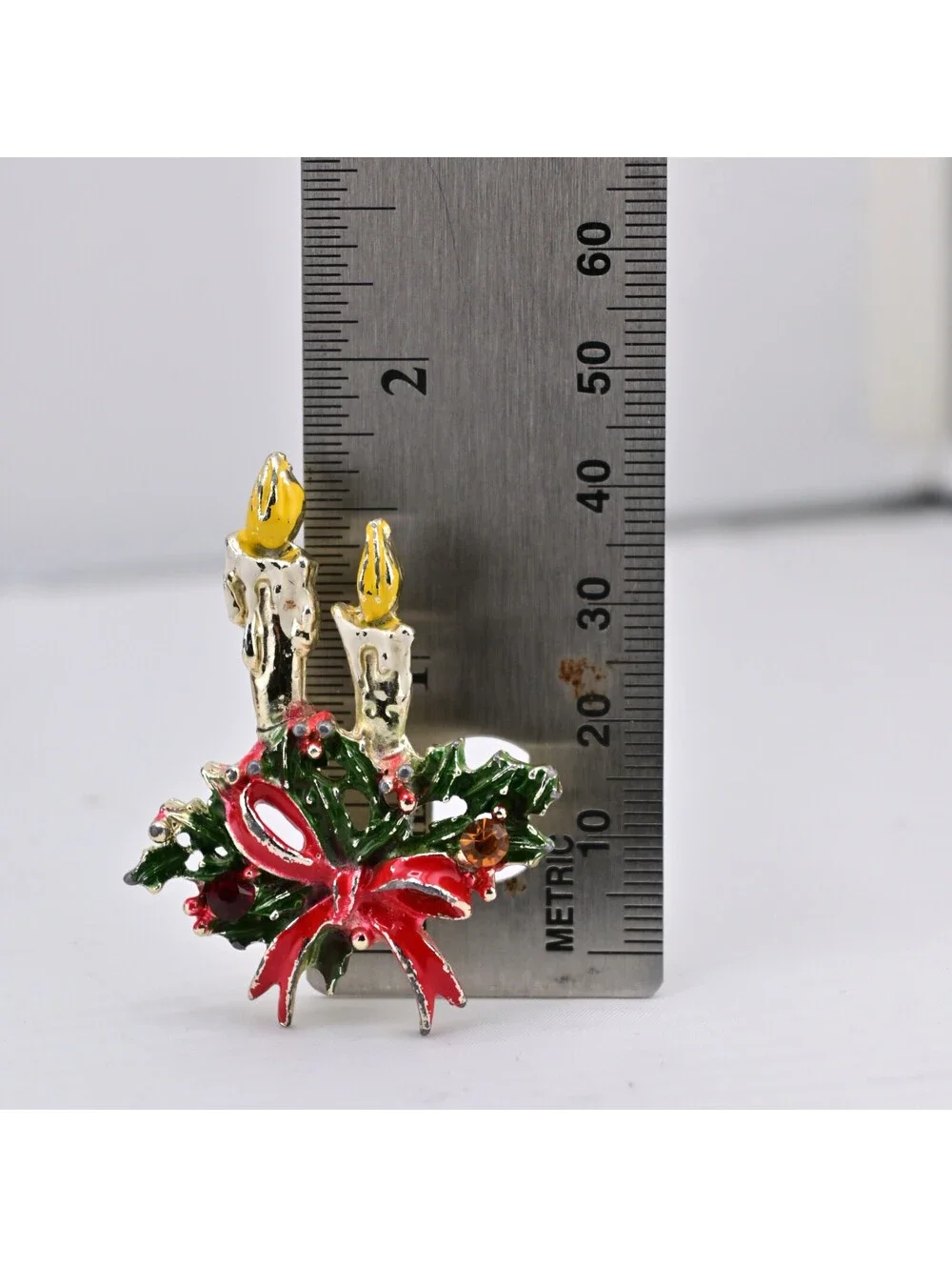 VTG Beautiful Dual Candle Red Bow on Green Wreath Christmas Brooch Enamel Pin