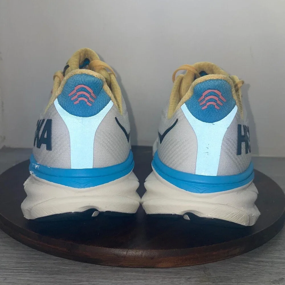 Hoka One One hoka one
