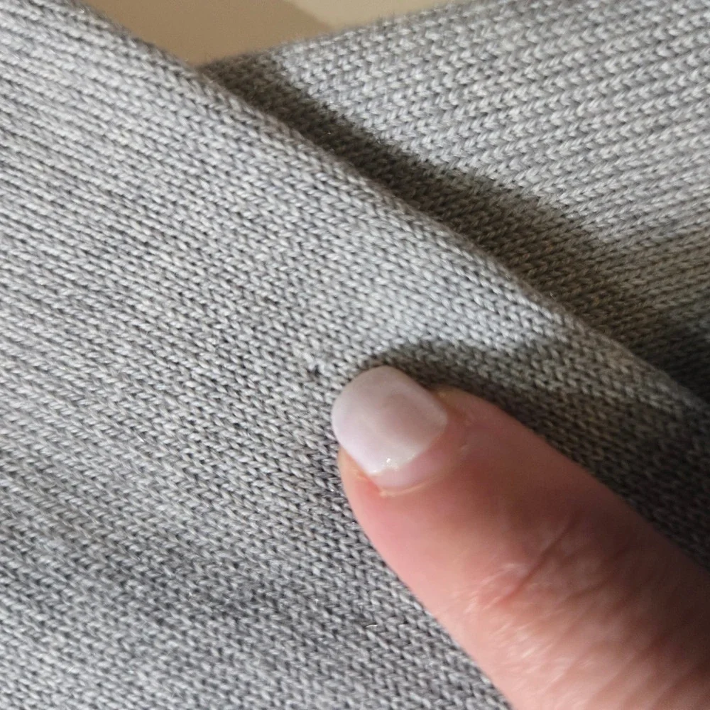 Pronto Uomo Men's Slim Fit Extra Fine Merino Wool V-Neck Sweater Grey L Flawed
