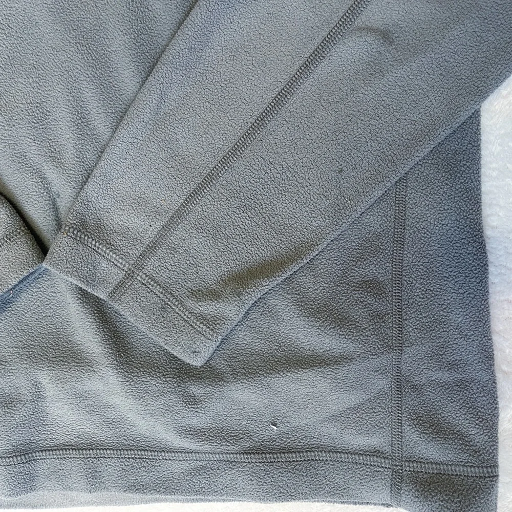 Patagonia Men's Micro D Quarter Zip Pullover Sweater in Grey‎ Medium