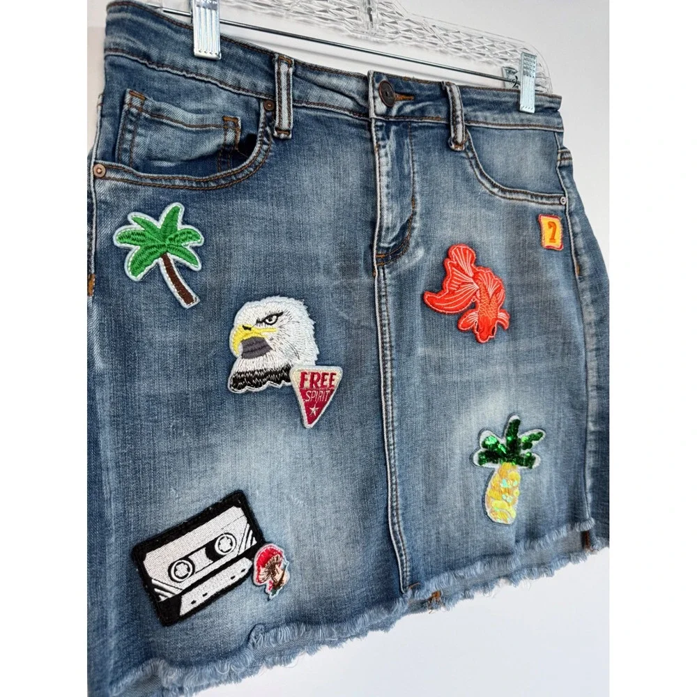Rocks & Indigo Blue Denim Mini Skirt Icon Patches Size 2/25 Raw Hem Beach Skater