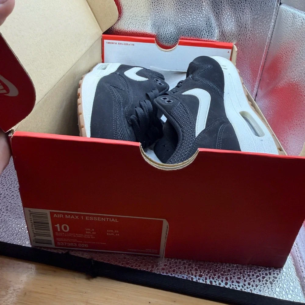 Size 10 Nike Air Max 1 Essential Mens Black Excellent 537383-026 Gum Sole