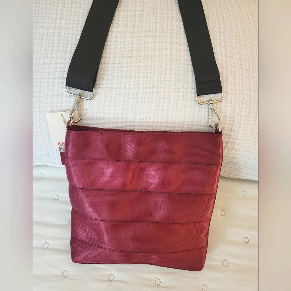 Harvey's Mini Streamline Seatbelt Crossbody