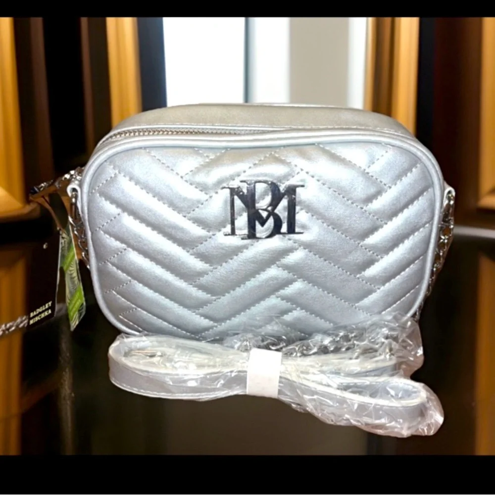 Badgley Mischka Quilted Camera Bag W/Slip Pocket On The Back Metallic Gray NWT