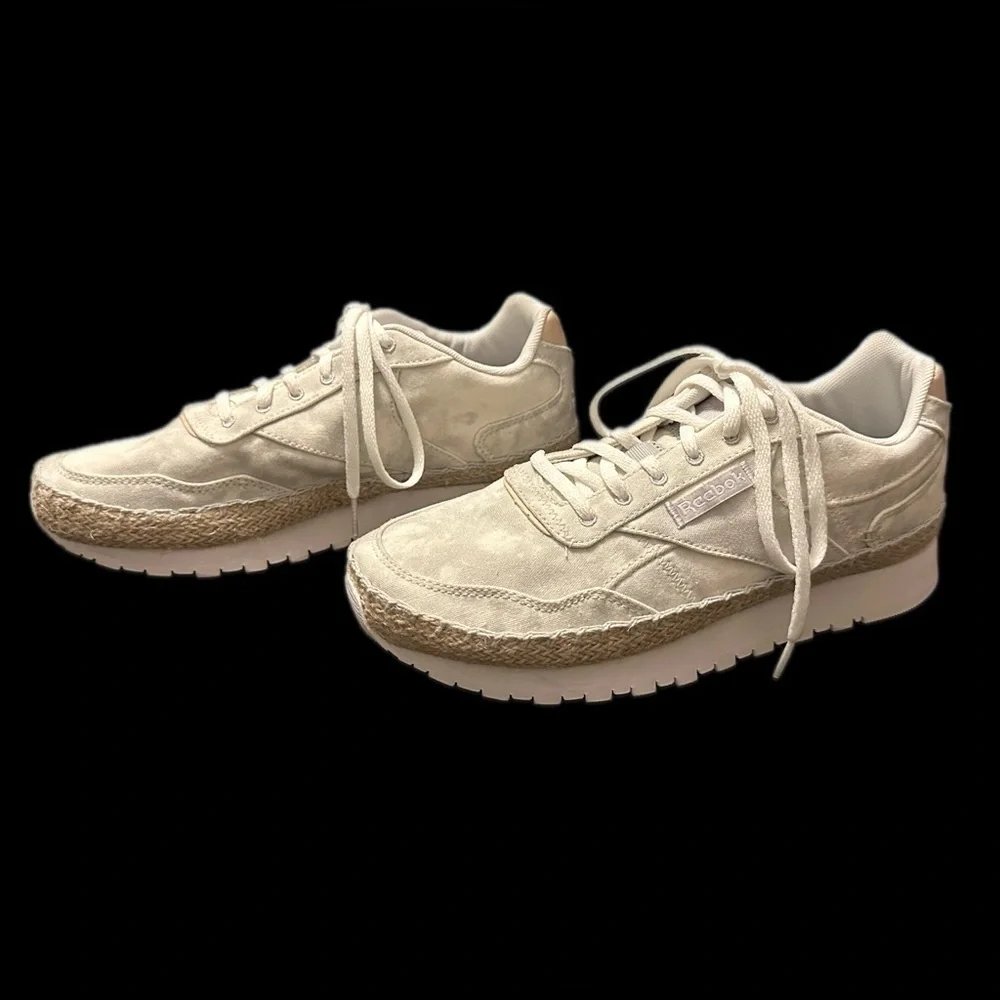 Reebok Women's Classic‎ Harman Run Cross Trainer- like new