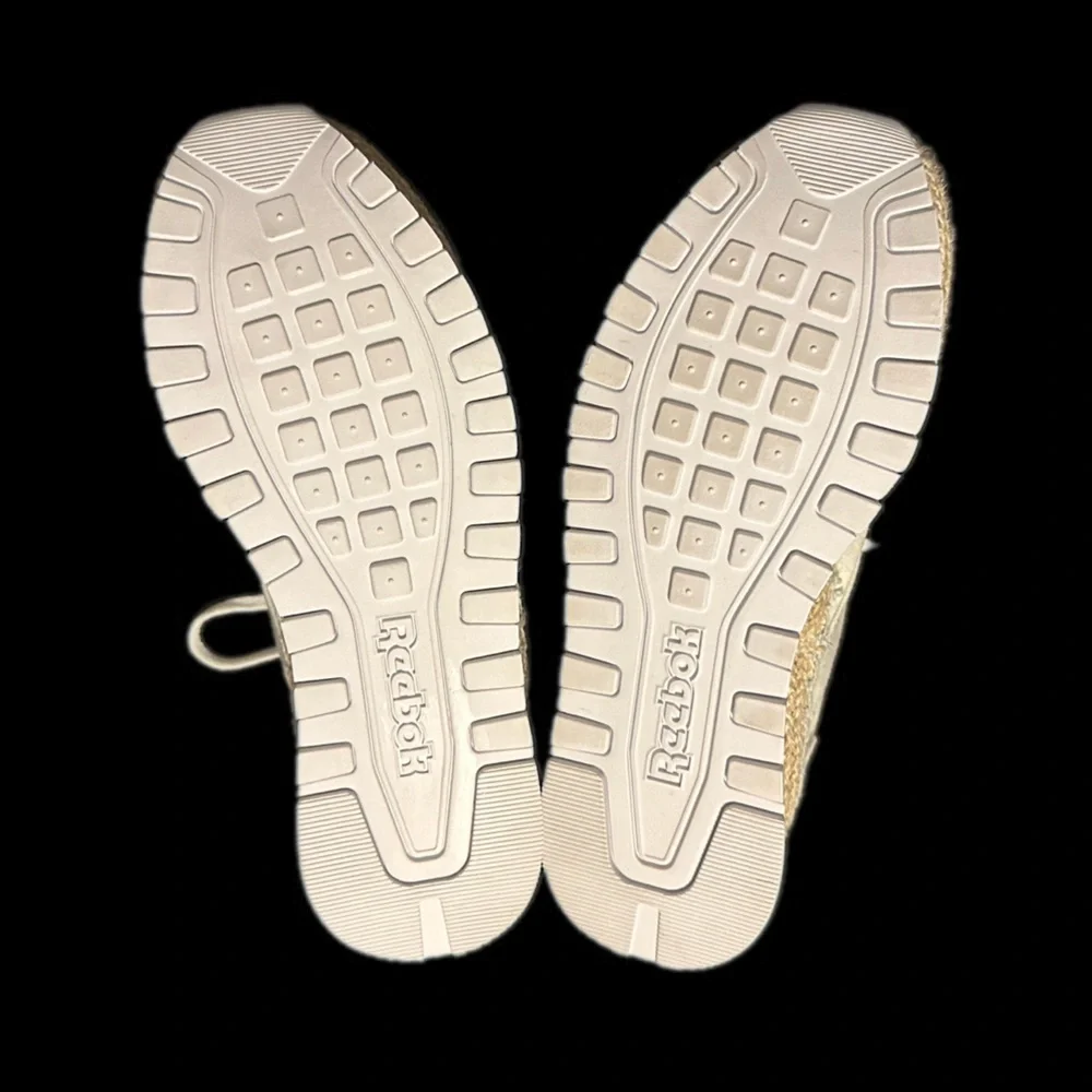 Reebok Women's Classic‎ Harman Run Cross Trainer- like new
