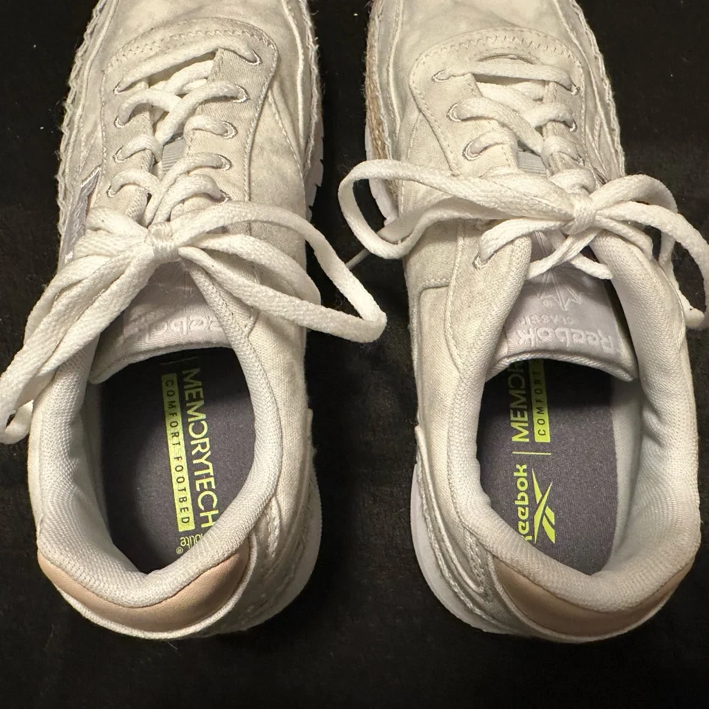Reebok Women's Classic‎ Harman Run Cross Trainer- like new