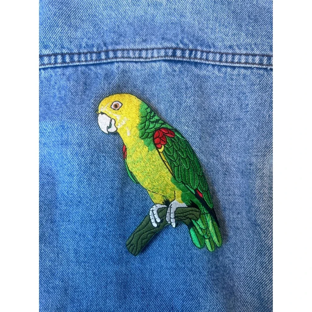 N/A embroidered parrot