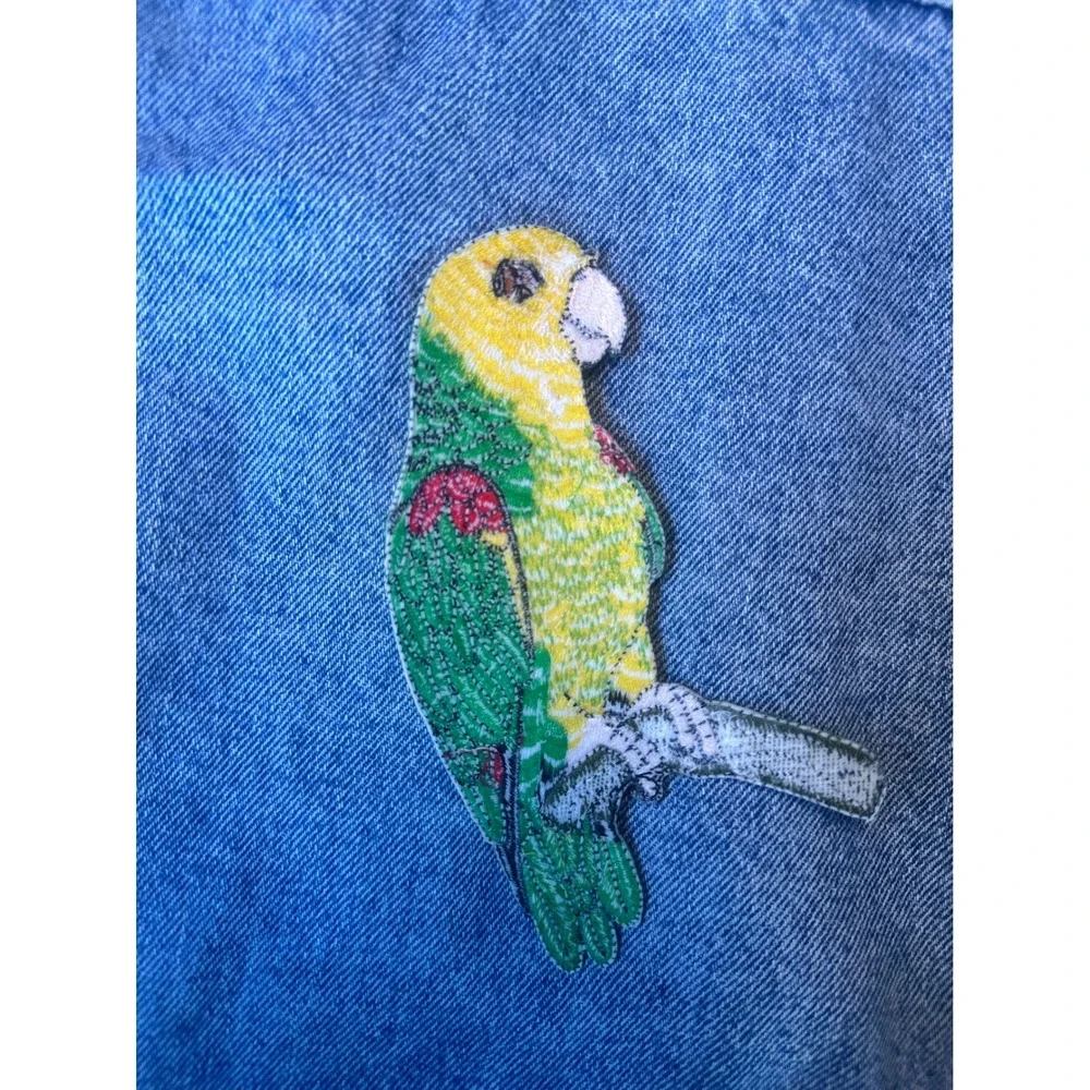 N/A embroidered parrot