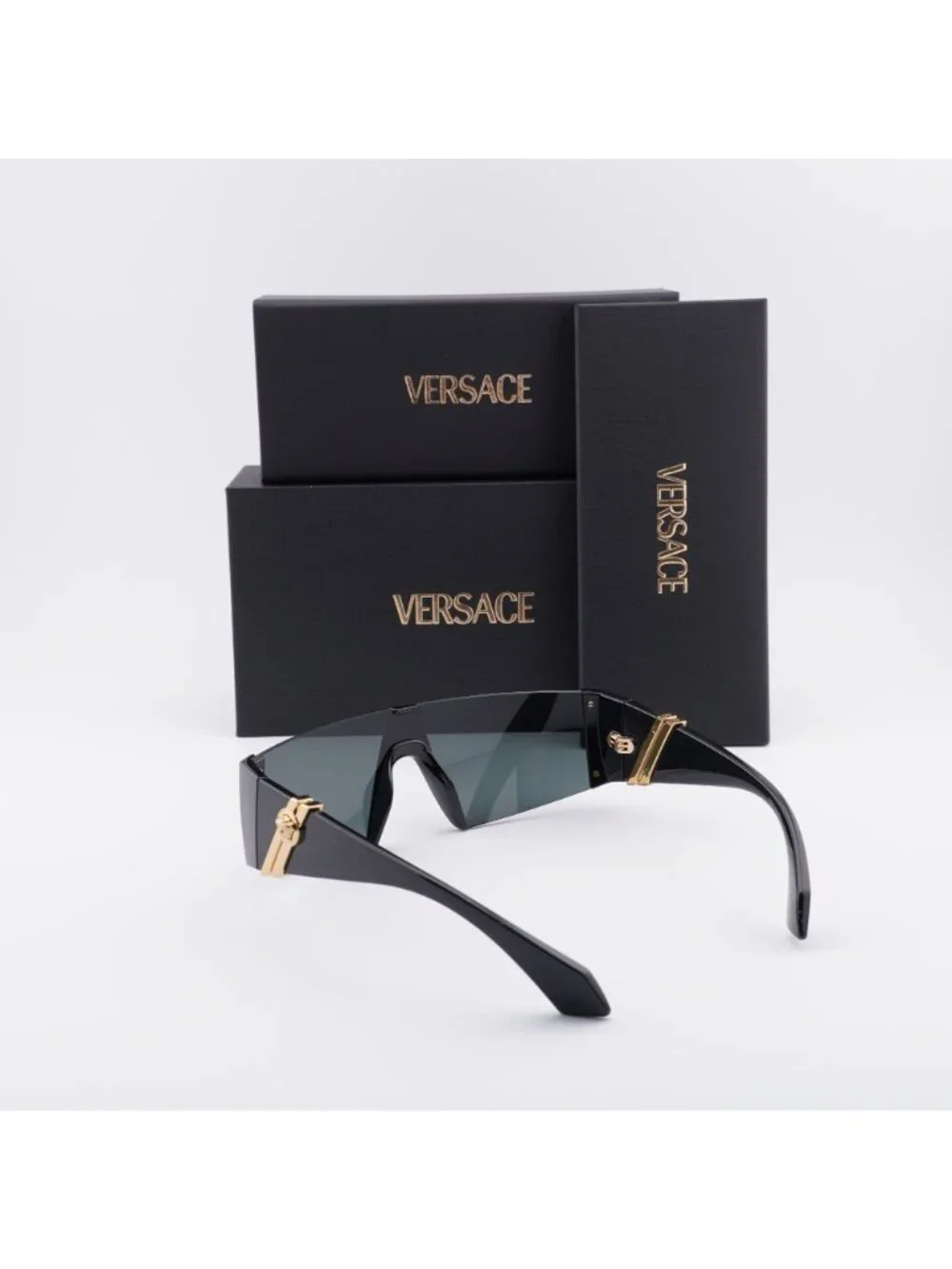 Versace model ve4516