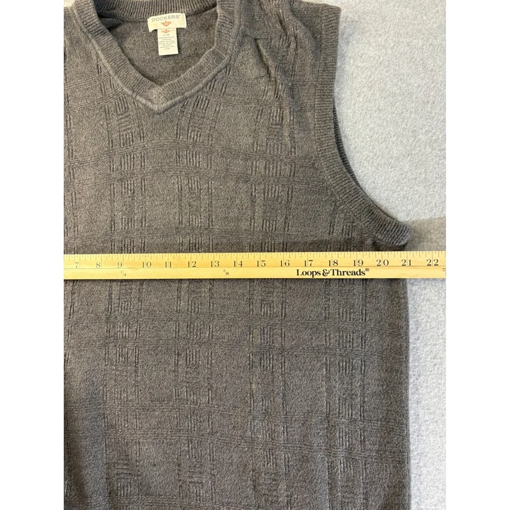 Dockers sleeveless sweater