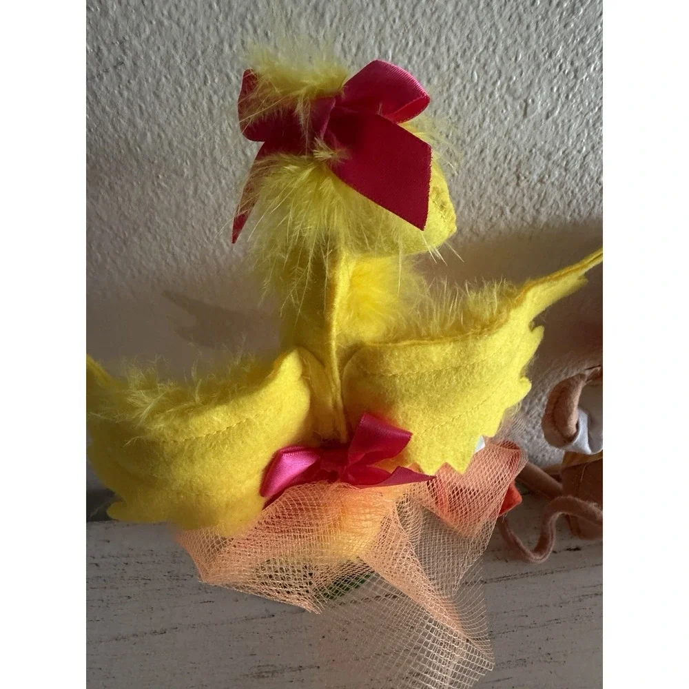 Annalee yellow dancing