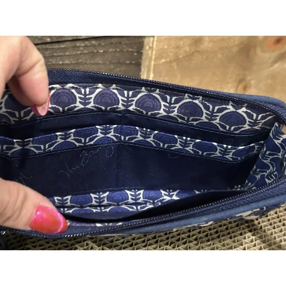 VERA BRADLEY, COBALT TILE Wristlet Wallet‎ Wonderful for Vacation Lightweight.
