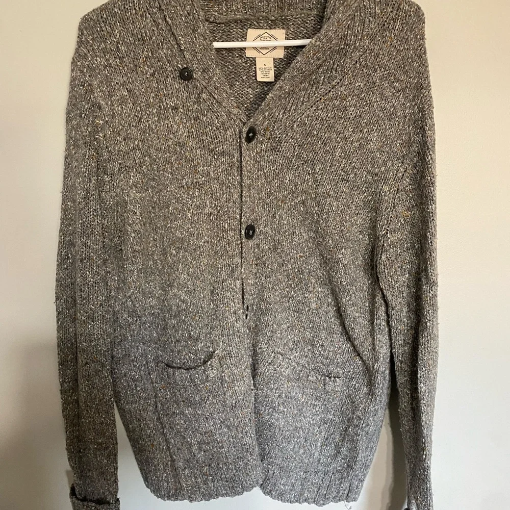 Men’s St. John’s bay button up‎ grey and tan cardigan size small