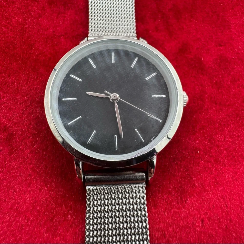 N/A vintage minimalist