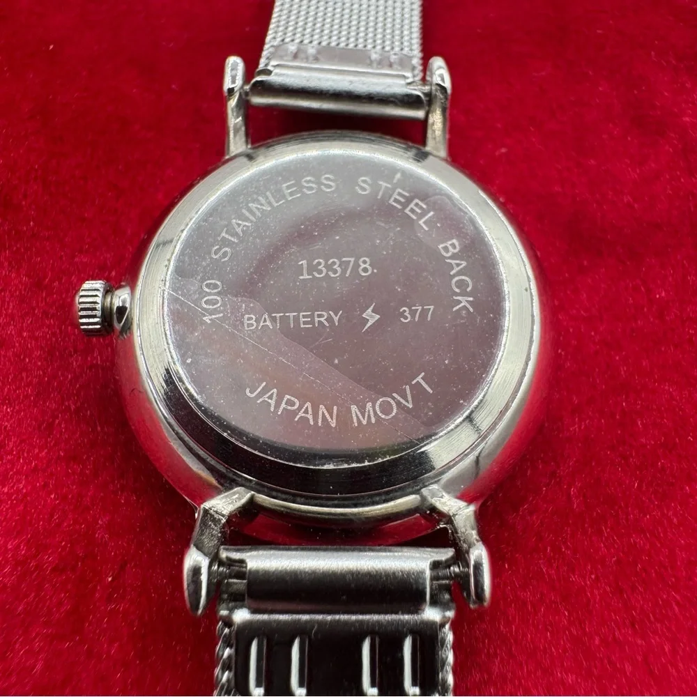 N/A vintage minimalist