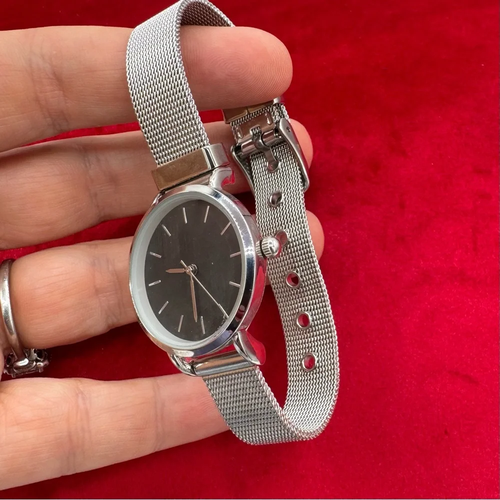 N/A vintage minimalist