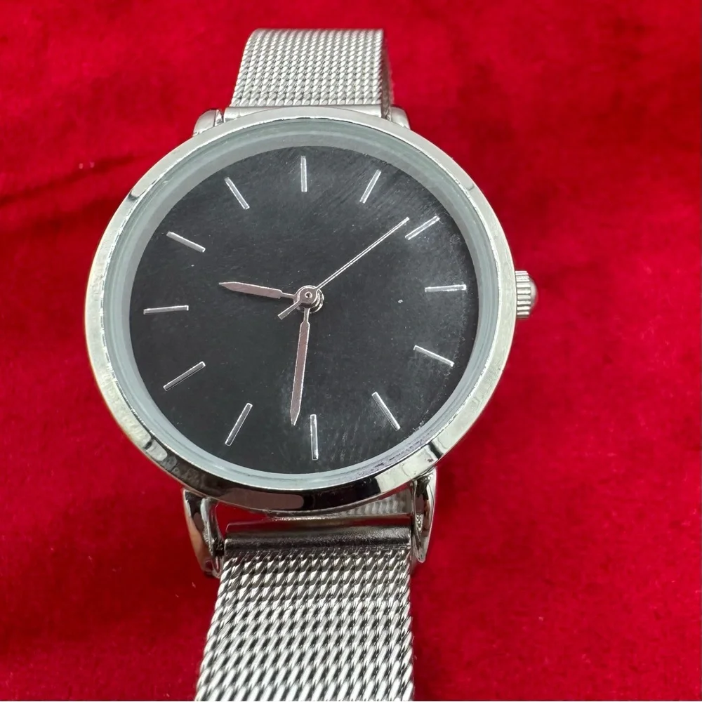 N/A vintage minimalist