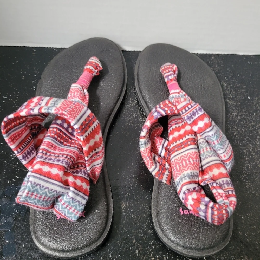 Sanuk Women's Pink Patterned Yoga Sandals
