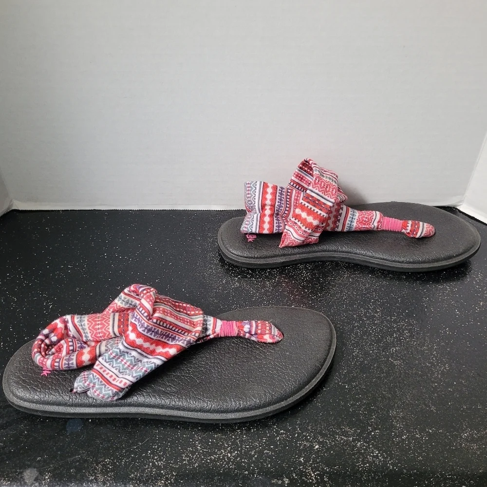 Sanuk Women's Pink Patterned Yoga Sandals