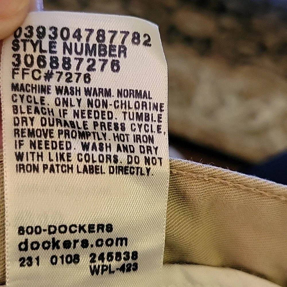 Dockers tan Khaki cargo shorts 100% cotton 6 pockets flat front relaxed 40 EUC…