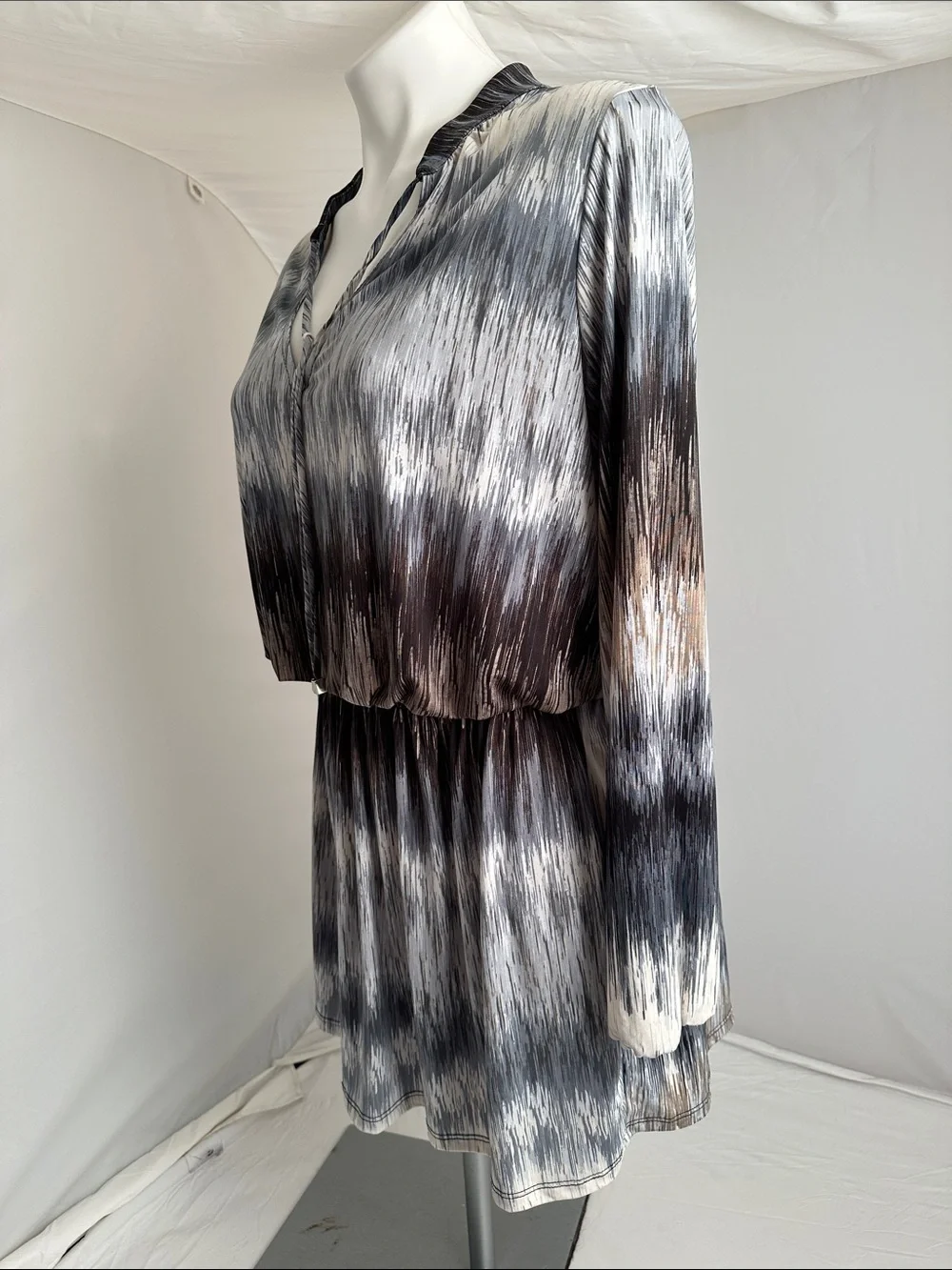 Ariella multicolor print stretch long sleeve v-neck blouson dress