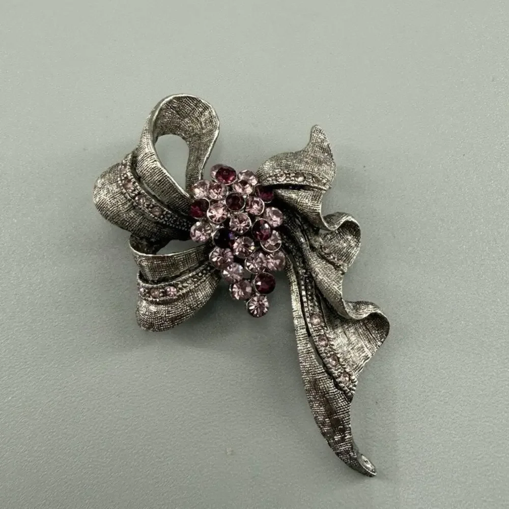 Vintage Purple Rhinestone Bow Brooch Silver Tone Textured Ribbon Cluster Pin