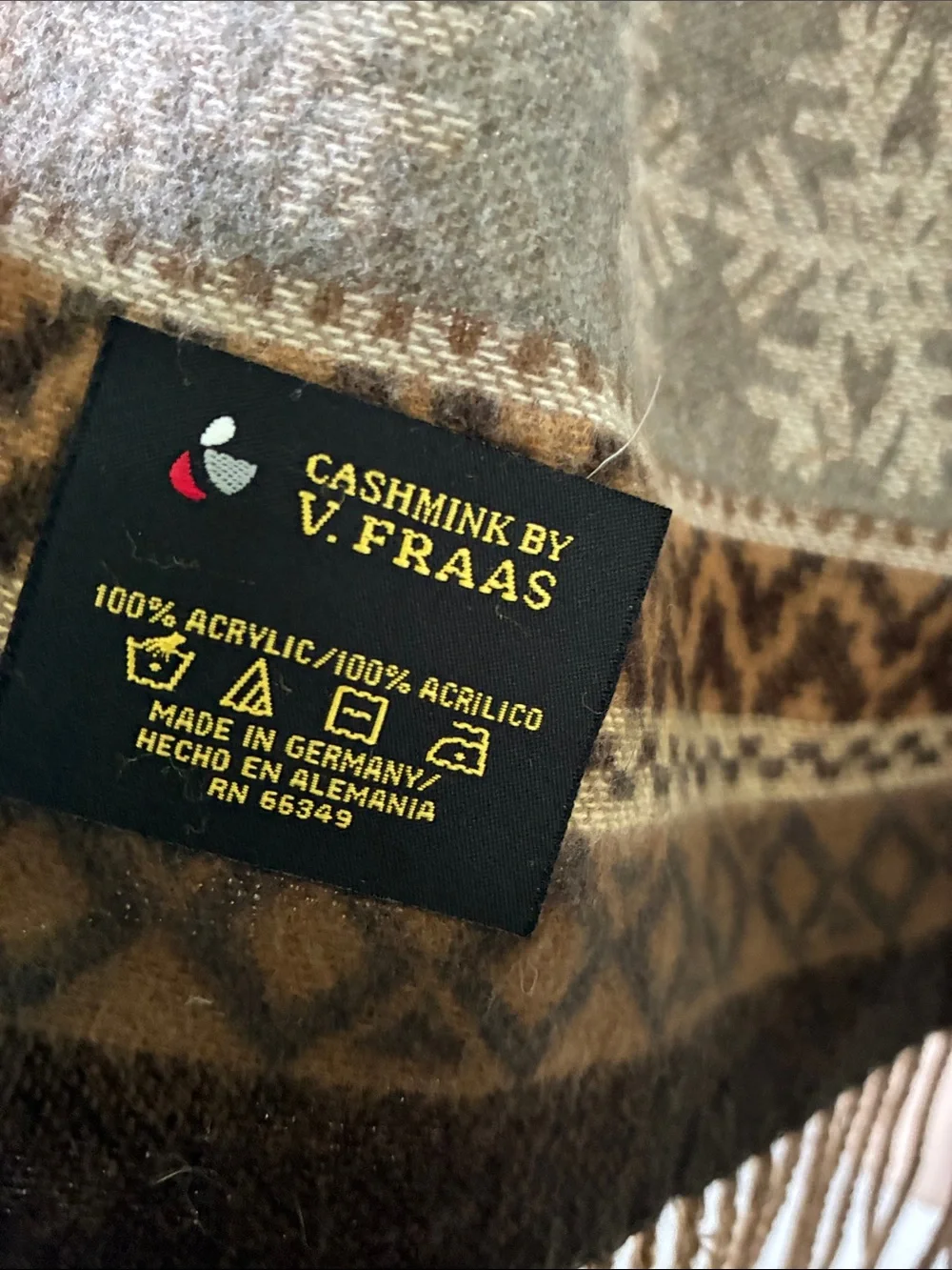 V. FRAAS fraas scarf