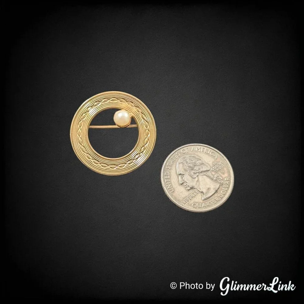 Vintage Open Circle Wreath Faux Pearl Textured Etched Gold Tone Brooch Pin