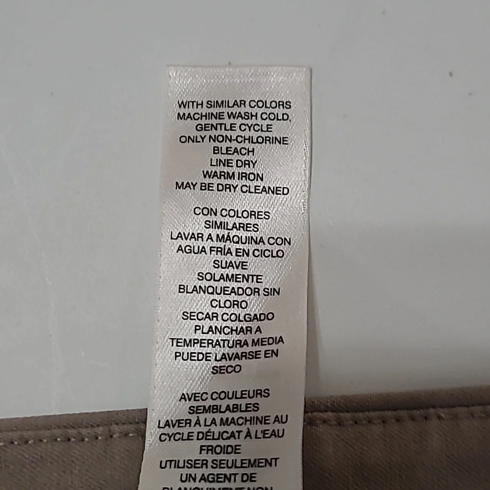 Chico's Light Tan/Taupe Pullon Pants size 1 (Medium)