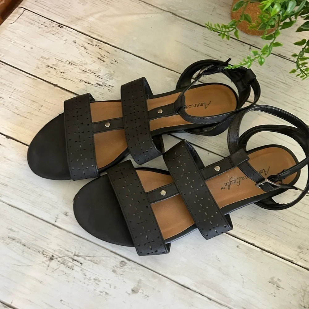 American Eagle size 9 black sandals