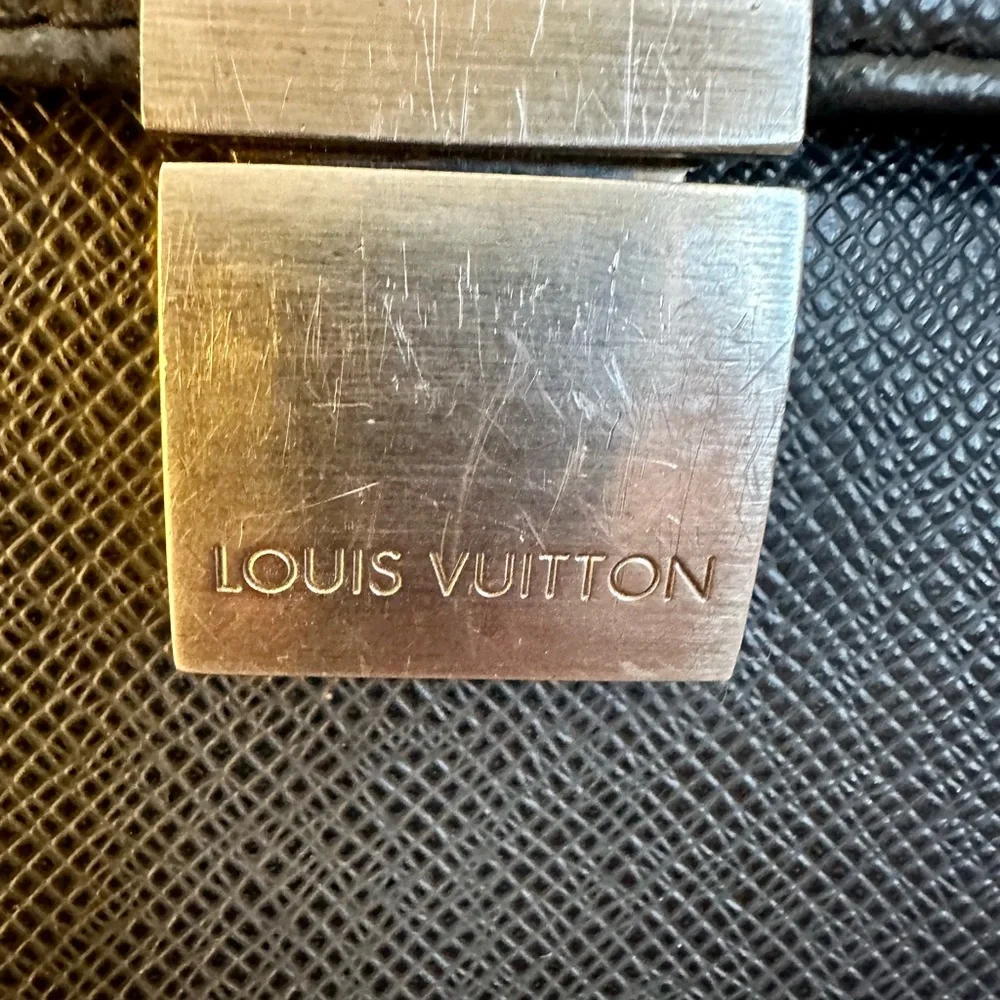 Auth‎ Louis Vuitton Black Taiga Porto Document Angara