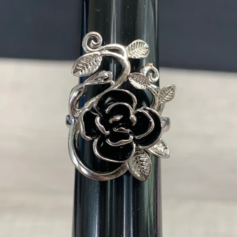 Black Enamel Rose Vine Statement Ring Silver Tone Floral Gothic Size 7