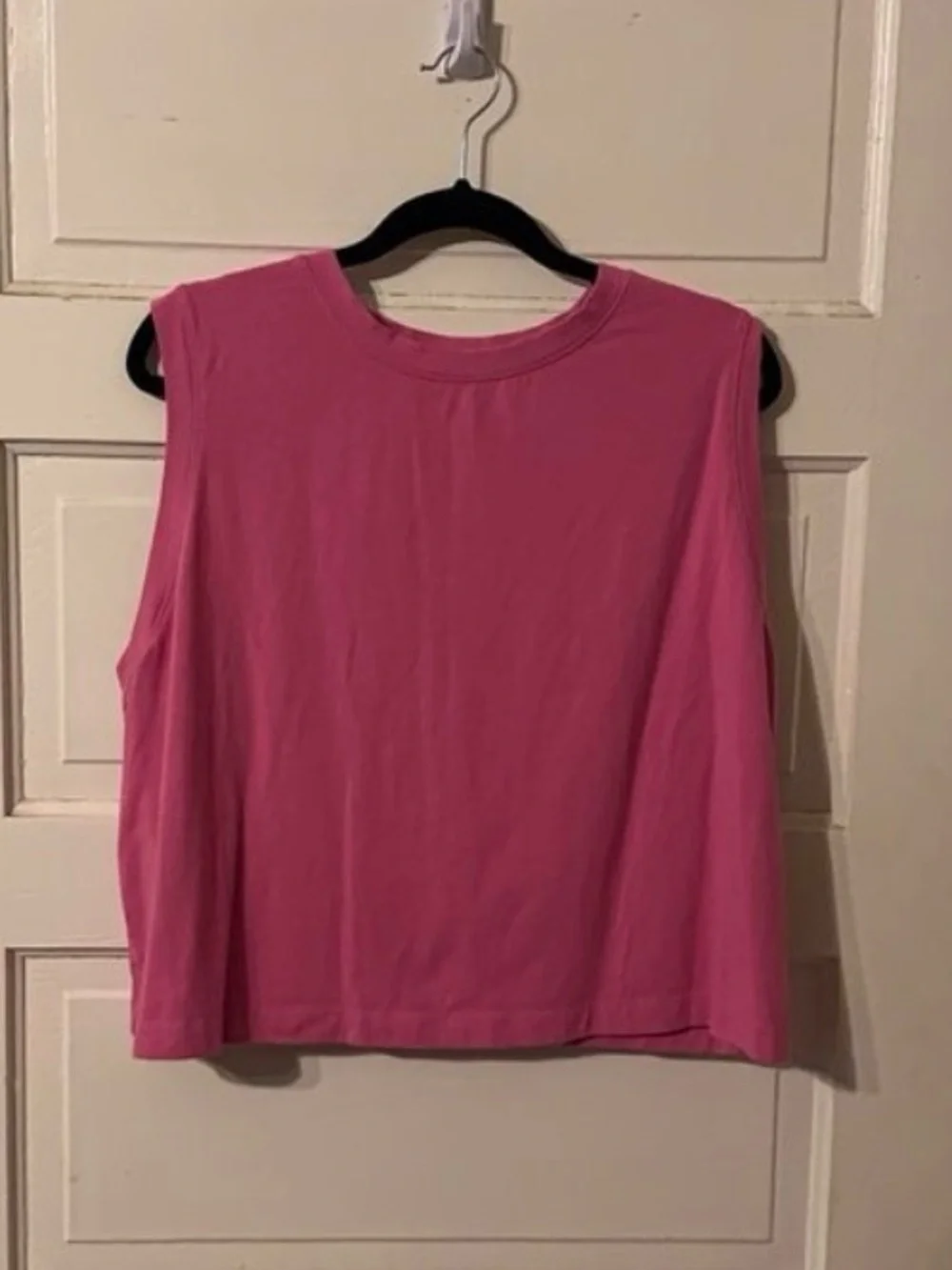 Classic Sleeveless Crewneck Top - Pink