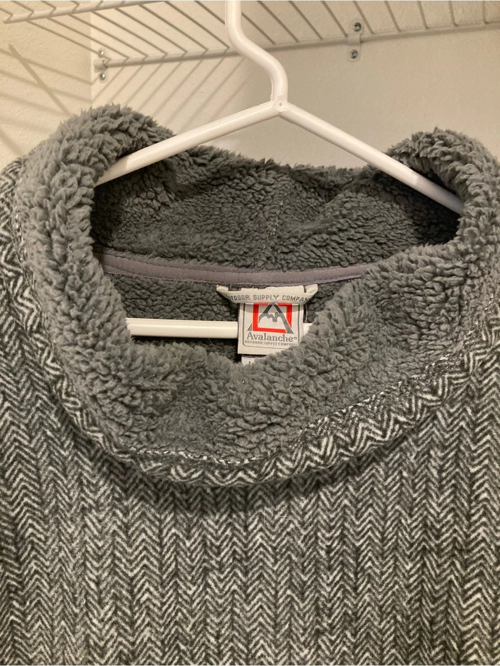 Avalanche women cowl