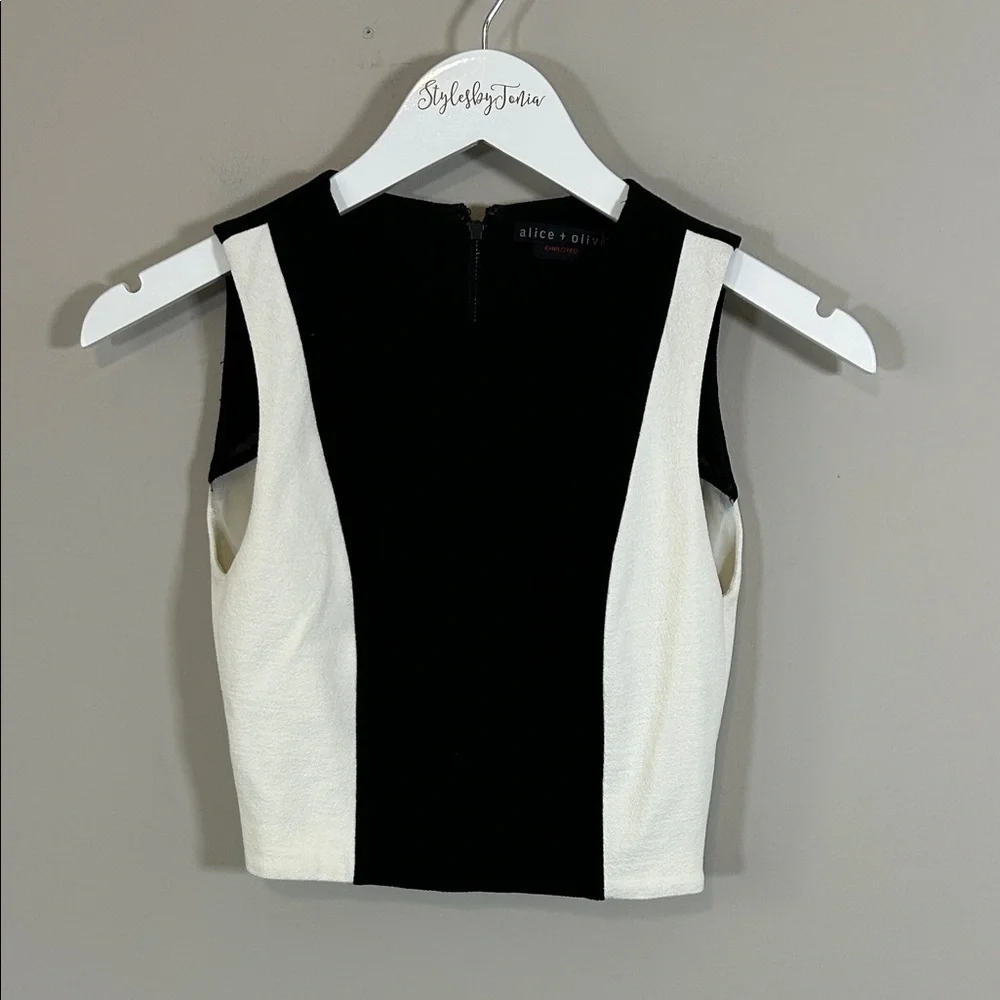 Alice and Olivia Employed Black White Fitted Cropped Top Crewneck Sz 0 NEW
