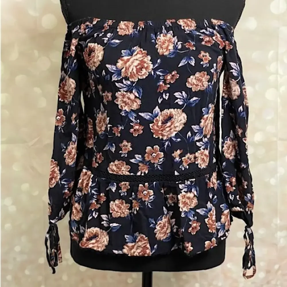 AMERICAN EAGLE FLORAL OFF‎ SHOULDER BLOUSE