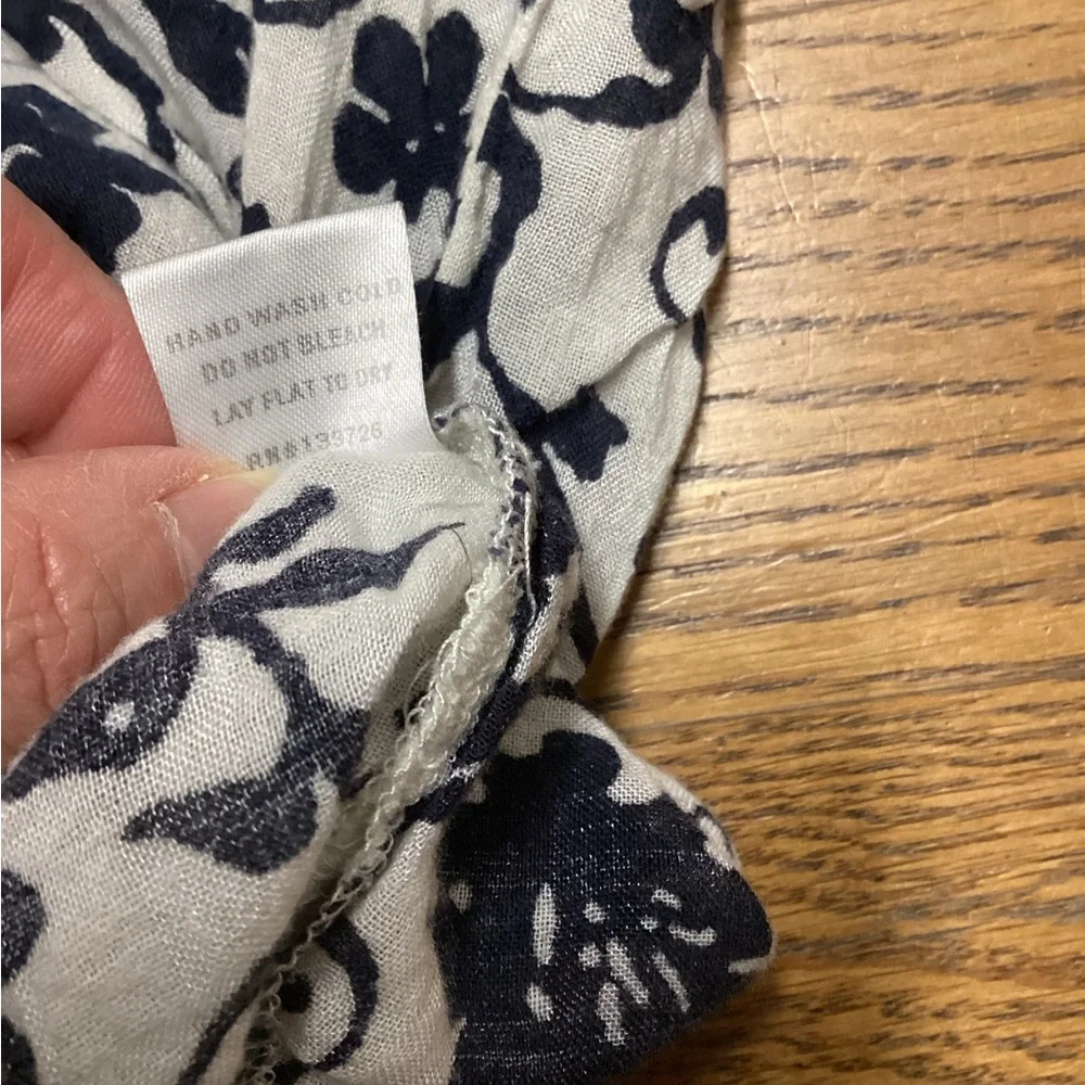 Honey Punch vneck Navy print Blouse Size Small