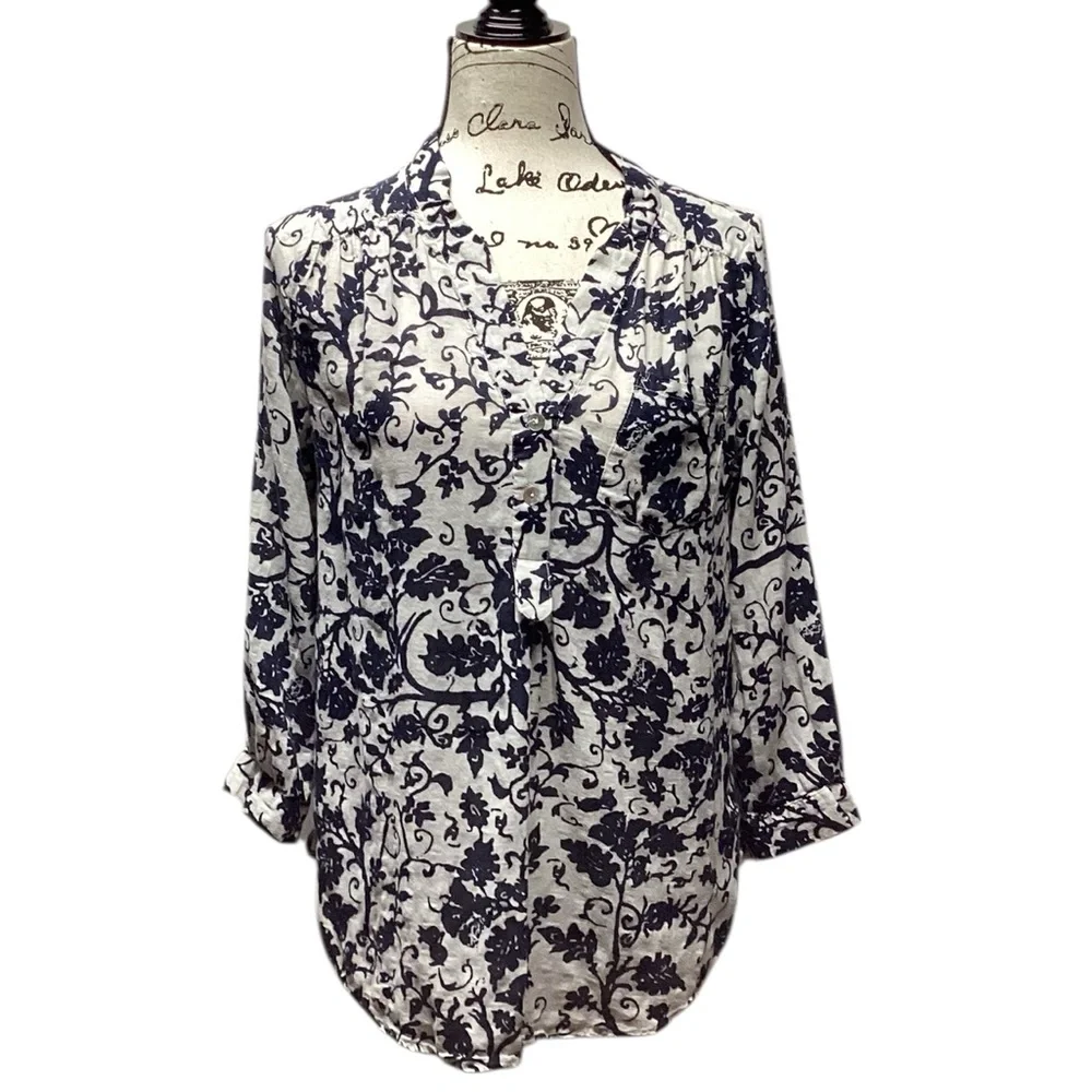 Honey Punch vneck Navy print Blouse Size Small