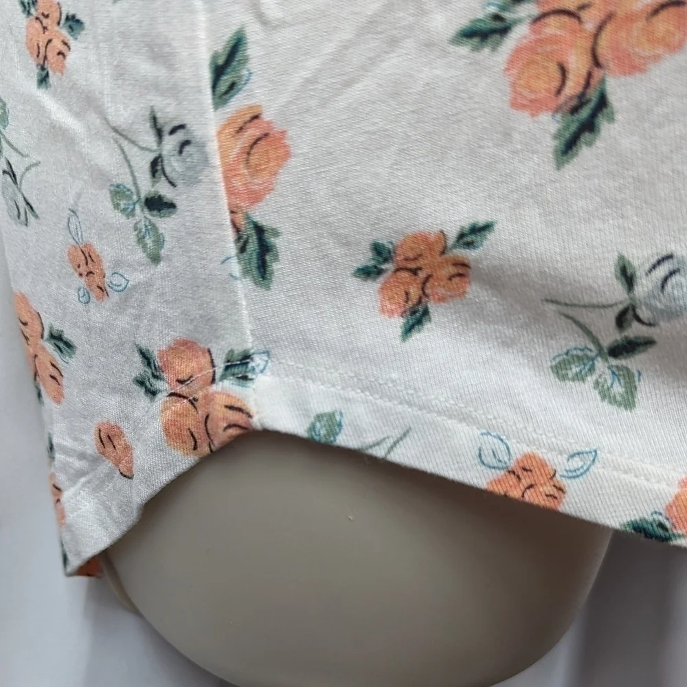 DE Collection NWT Ball Game Rose Blossoms Tee Sz XS