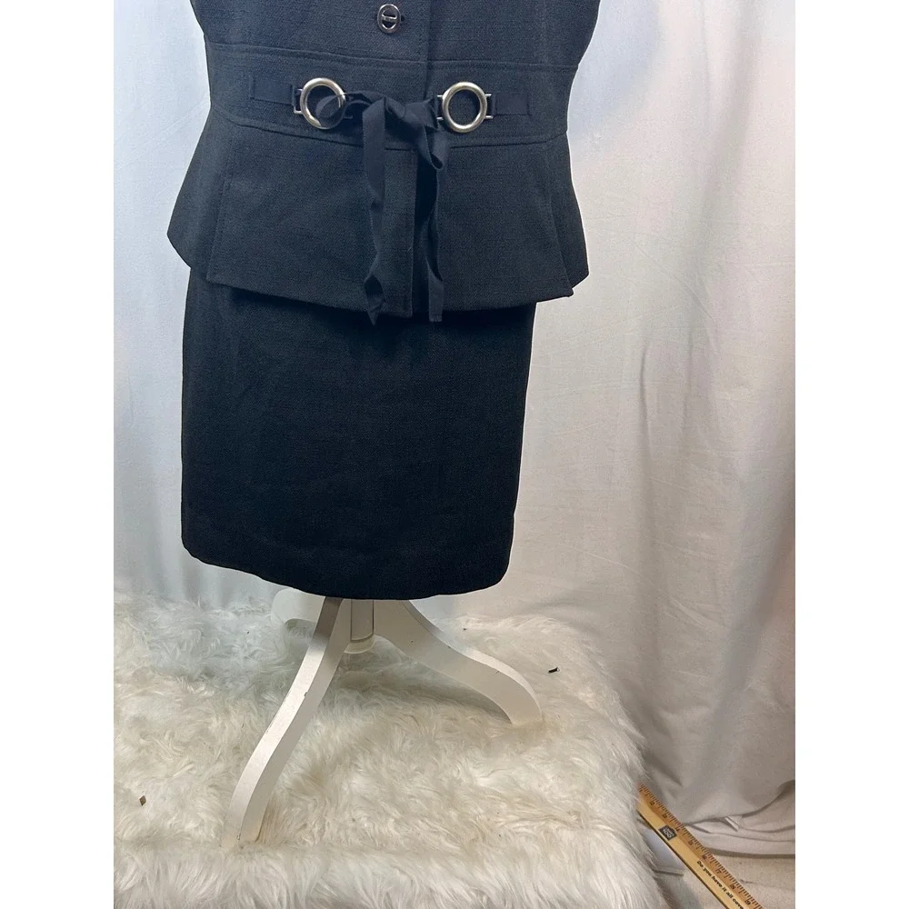 Tahari Arthur S Levine sophisticated two