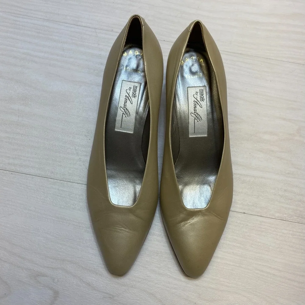 Magik Felicia by Amalfi Hand Made Pumps Womens Size 9B Beige Leather Pointed-toe
