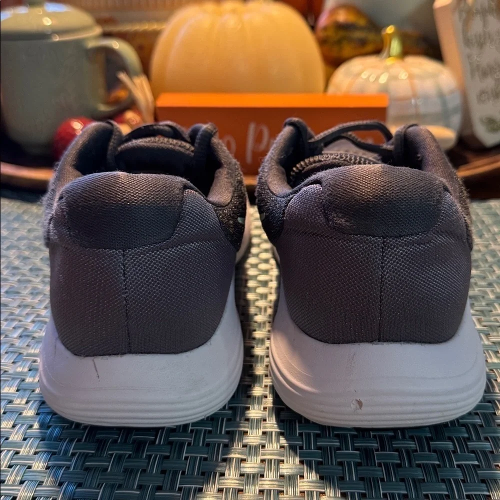 Nike cushioned smoking good