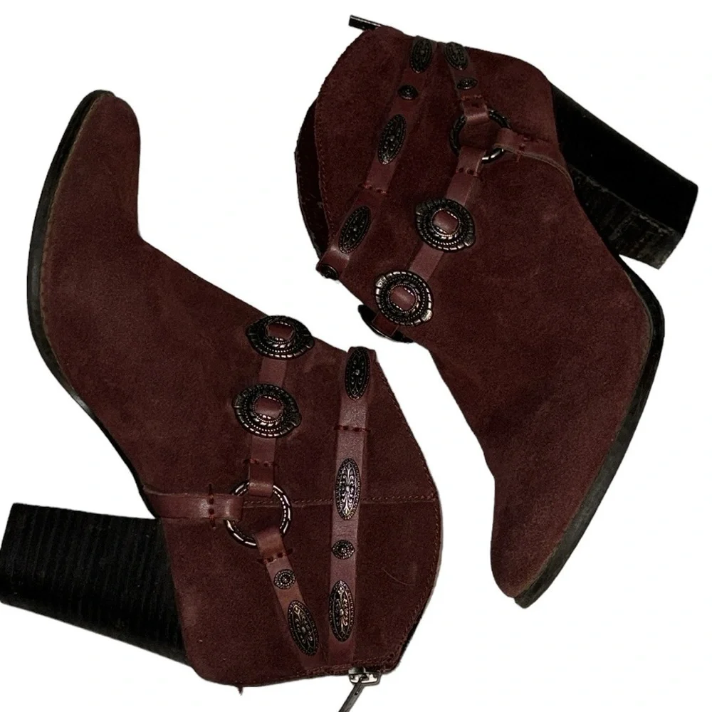 REBA Zabrina burgundy suede back zipper cabochon detailing booties boots Sz‎ 9