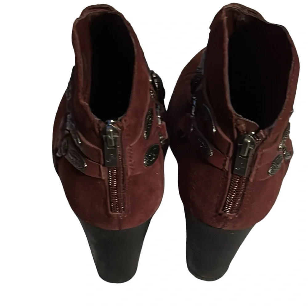 REBA Zabrina burgundy suede back zipper cabochon detailing booties boots Sz‎ 9
